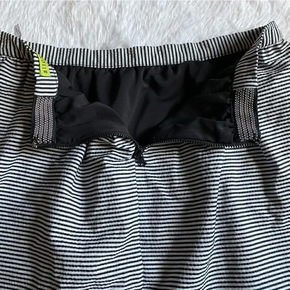 Alice + Olivia Francy’s Skirt Striped Mini Elastic Waist Zipped Back Lined‎ Sz 6